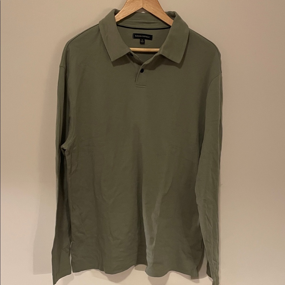 Banana Republic Men's Sage Green Polo Shirt